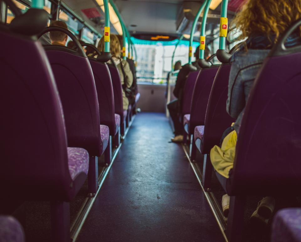 Transportamos tu personal a las oficinas, planta, obra o lugar estacionario de trabajo. Cootracesar cuenta con diferentes tipos de vehículos para éste servicio.